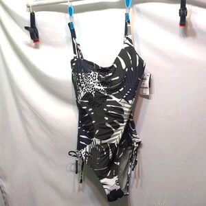 One piece swimsuit green and white by Bar lll Moody Tropics size XS NWT